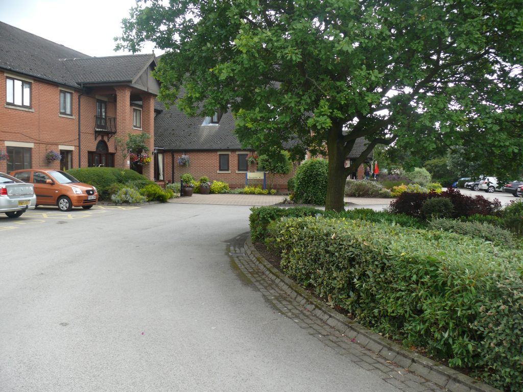 Commercial Maintenance Hotel 10 | Blue Iris Landscapes